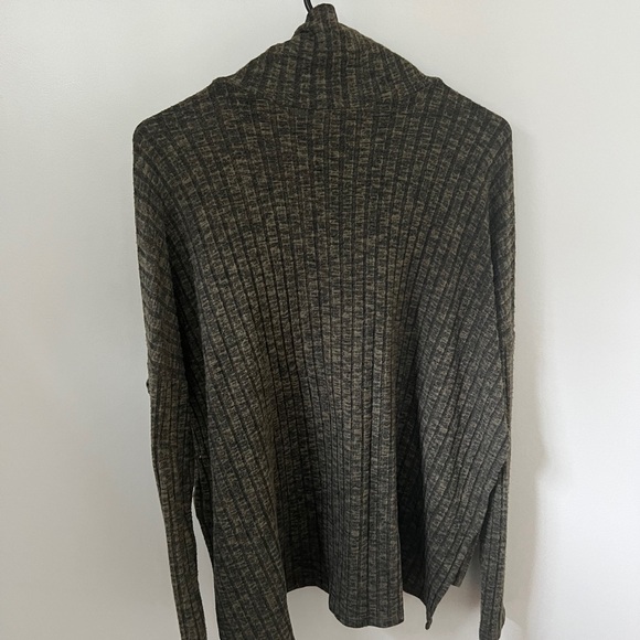 American Eagle long sleeve turtle neck - Picture 2 of 3